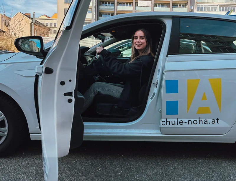 Mona – Büro bei der Fahrschule NOHA